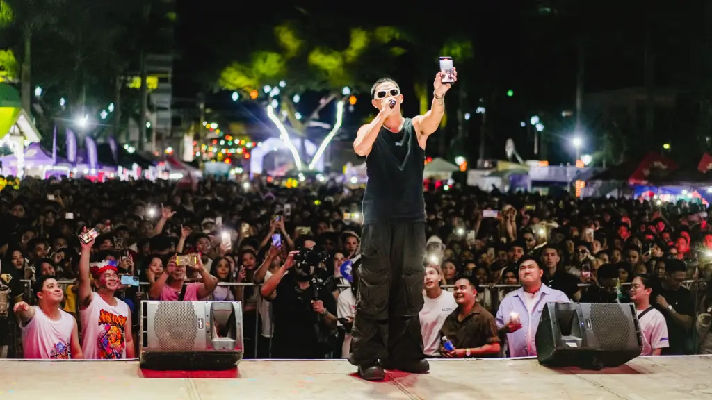 Rapper Nik Makino performing at BingoPlus concert for the Sinulog Festival 2025