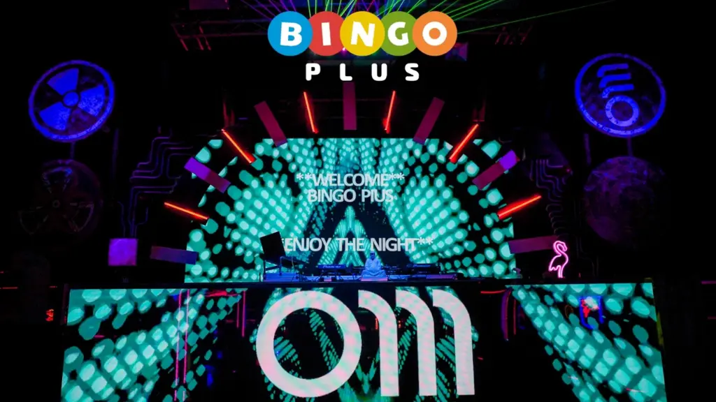 Om Bar nightlife scene photos