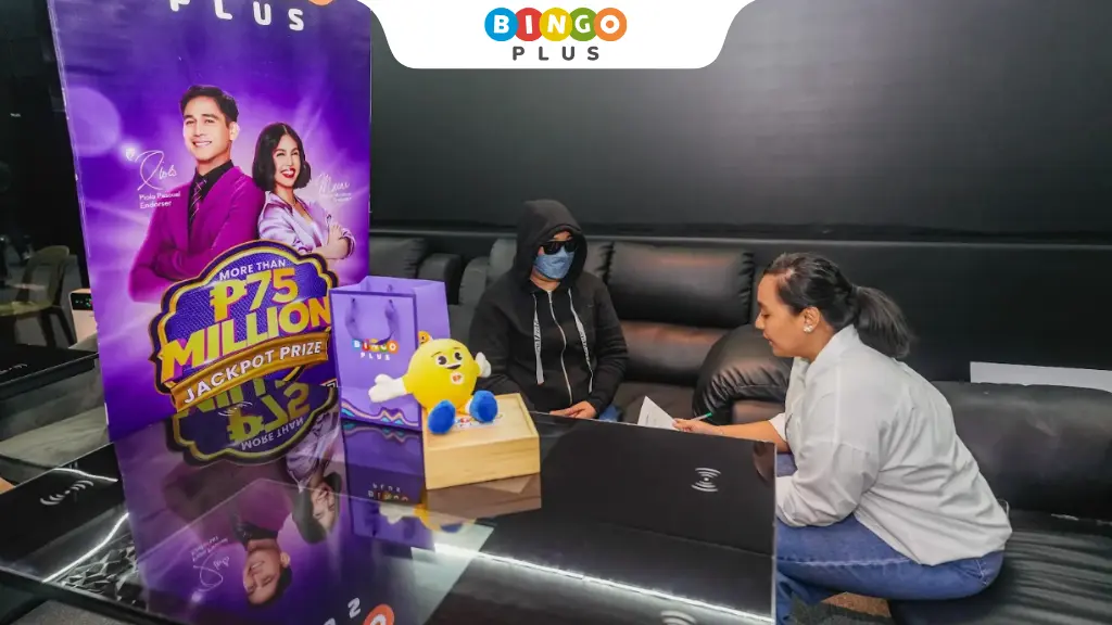 BingoPlus’ Jackpot & Bingo winner being interviewed by the BingoPlus team at the Studio in Quezon City.