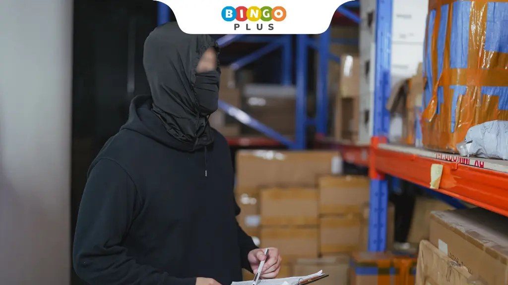 Daily photos of the grand prize winner working in the factory
