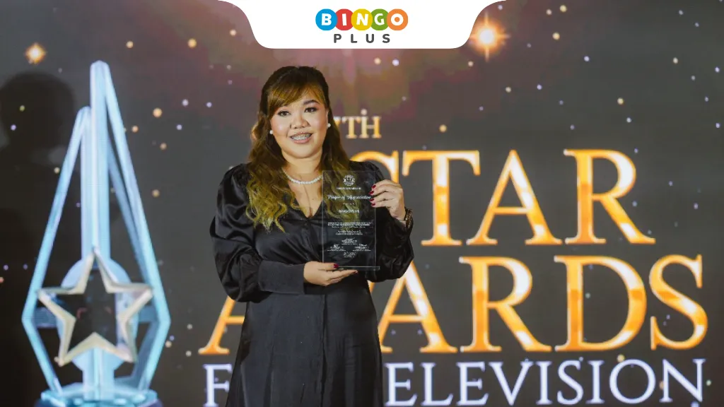 BingoPlus official representative receiving plaque of appreciation at the 37th PMPC Star Awards for TV.