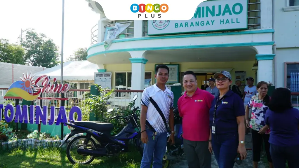 Branch Managers Judaline Geraldez of BingoPlus Park Mall and Mark Gibson Dingal of BingoPlus SM City Cebu partner with Hon. Arnel Tagalog of Barangay Tominjao in Daanbantayan and Hon. Raul Remulta of Barangay Caputatan in Medellin to support local relief coordination.