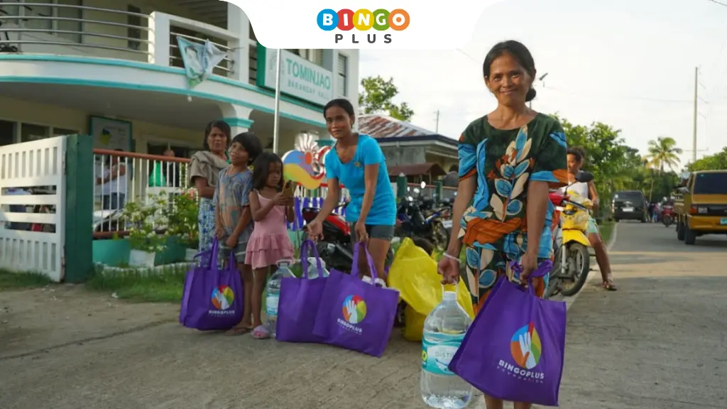 Rain or shine, night or day - 1,000 relief packs were delivered to earthquake-affected families in Daanbantayan and Medellin municipalities through the efforts of BingoPlus employee volunteers and LGU partners.