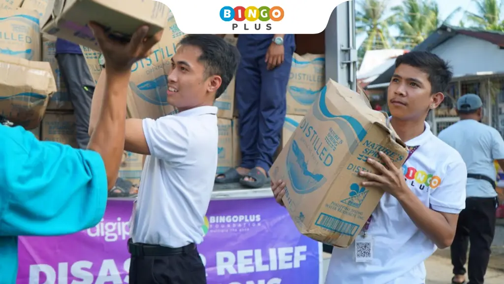 BingoPlus staff are transporting relief supplies