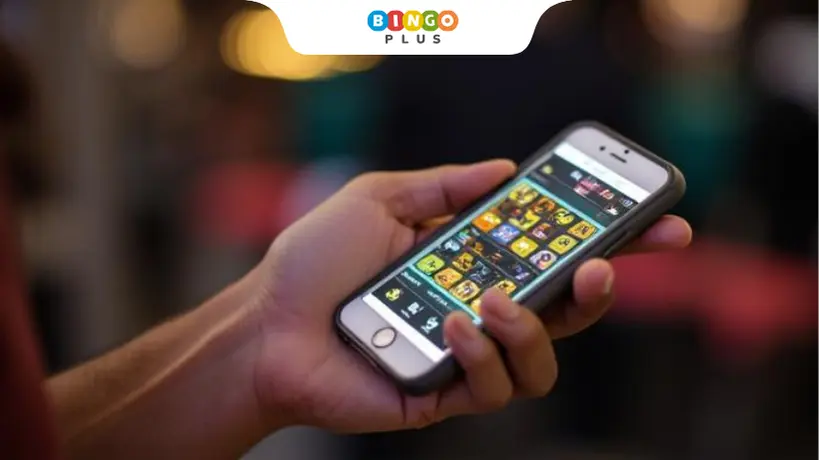 Filipino players browse online casino and bingo gaming platform interfaces on their mobile phones.